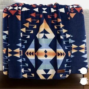 PENDLETON PLUSH THROW - BIG THUNDER